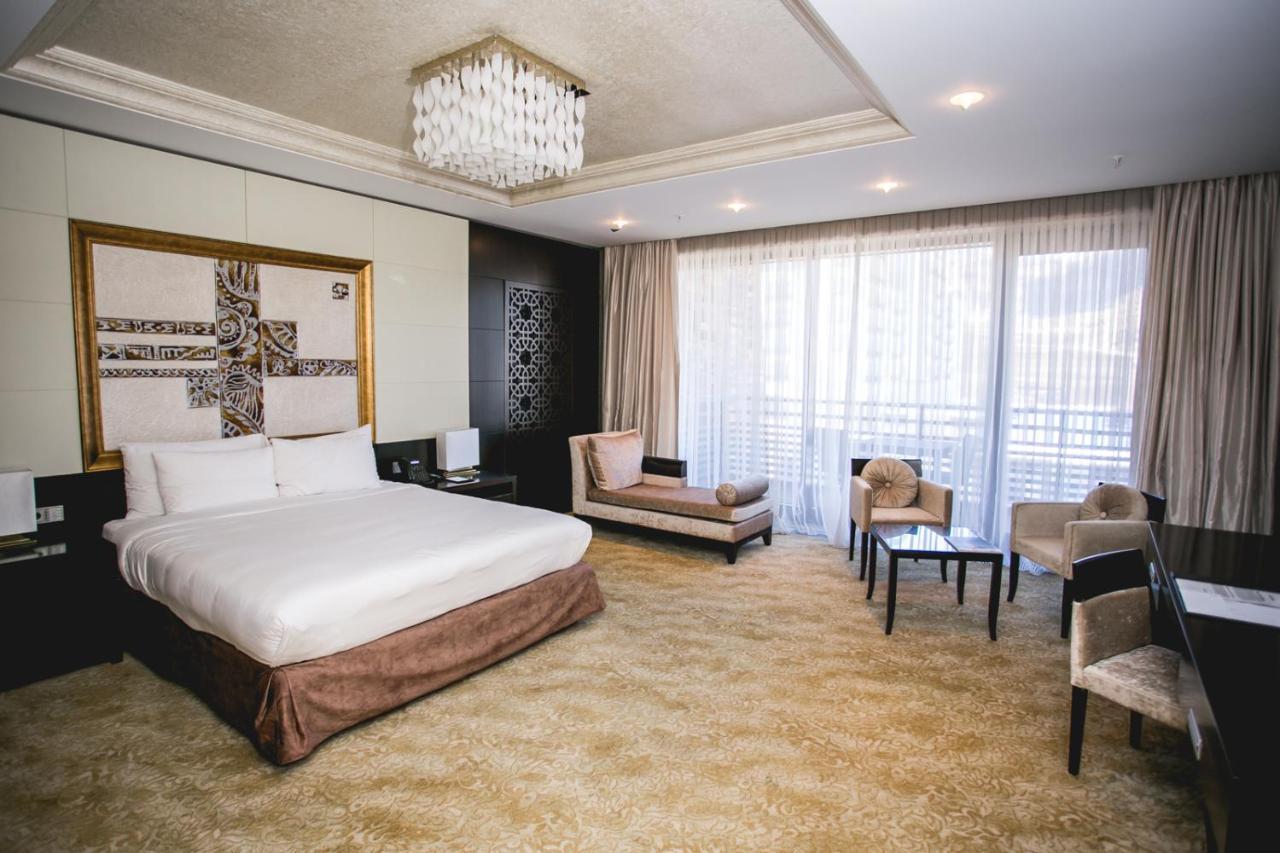 Junior Suite with Plaza view